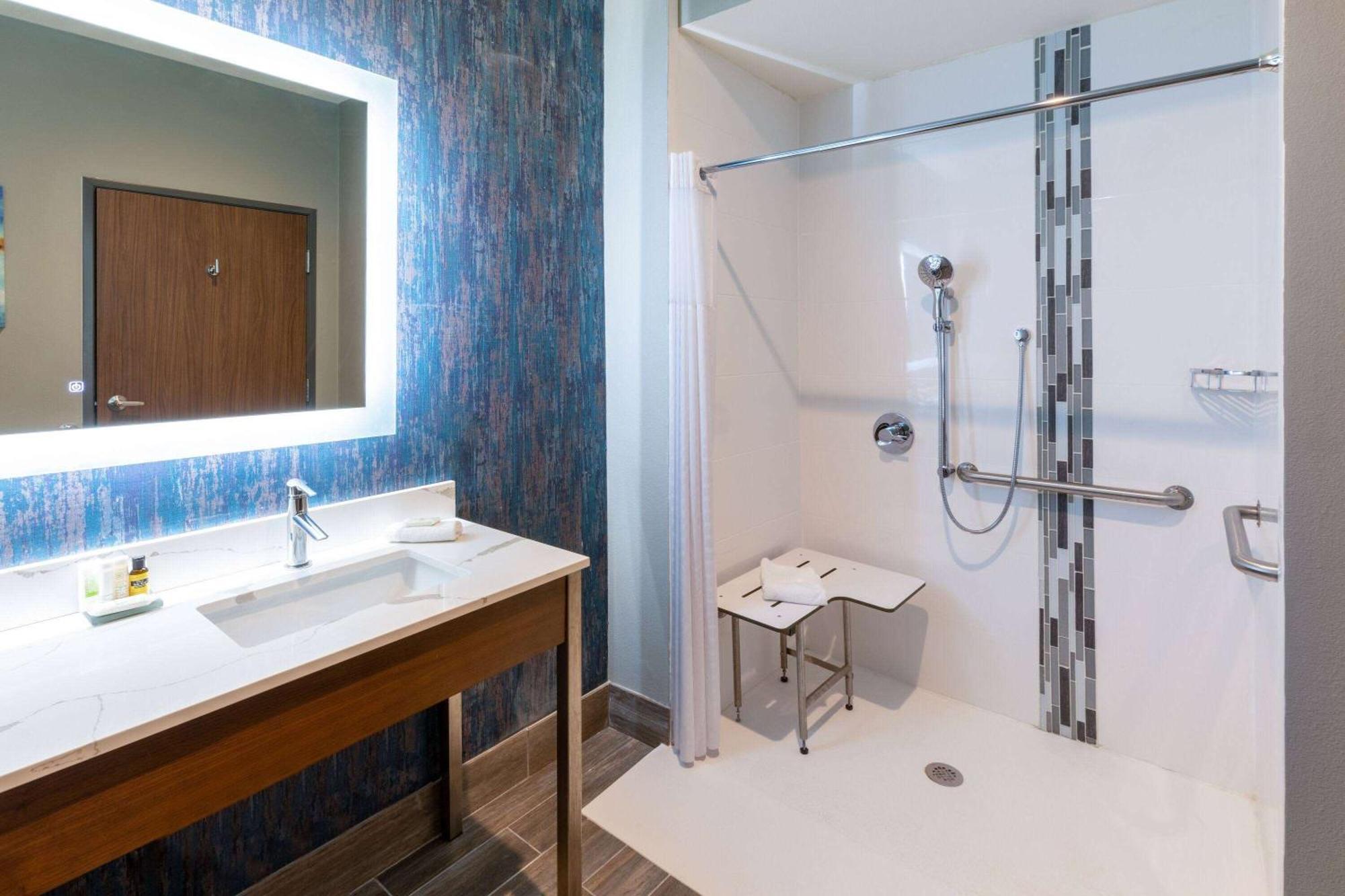 La Quinta Inn & Suites By Wyndham Dallas - Frisco Stadium ภายนอก รูปภาพ